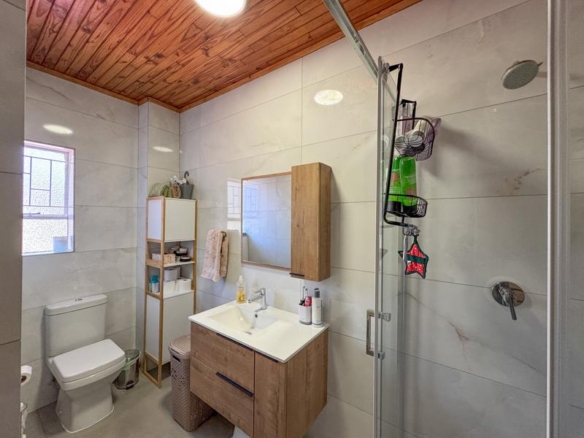 3 Bedroom, Corner Unit close to Eldoraigne High School