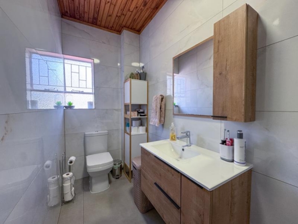 3 Bedroom, Corner Unit close to Eldoraigne High School