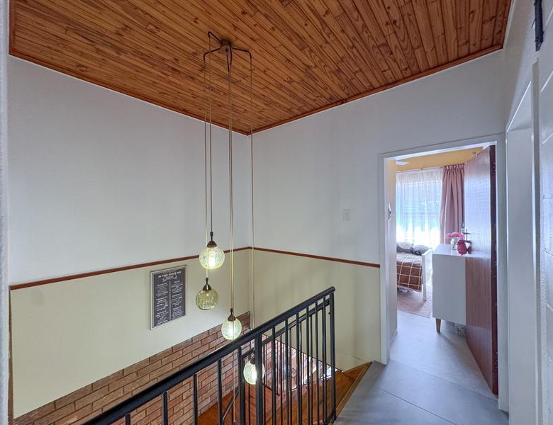 3 Bedroom, Corner Unit close to Eldoraigne High School