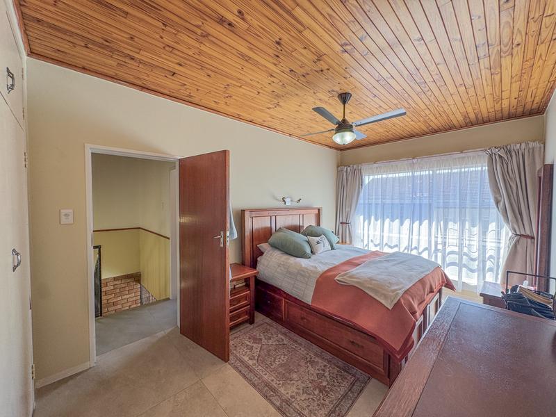 3 Bedroom, Corner Unit close to Eldoraigne High School