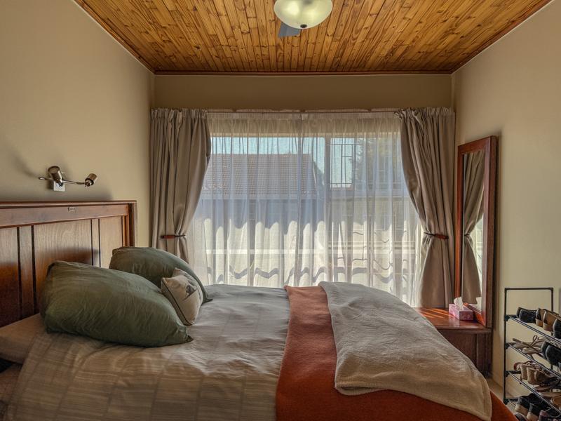 3 Bedroom, Corner Unit close to Eldoraigne High School