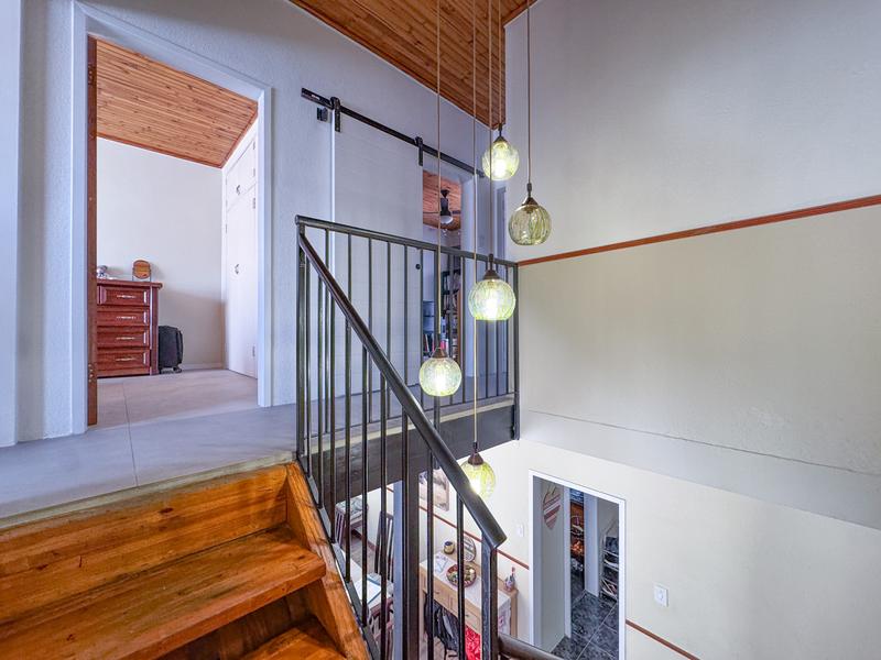3 Bedroom, Corner Unit close to Eldoraigne High School