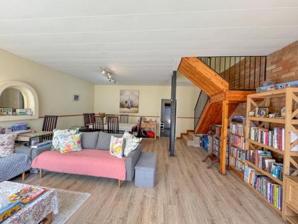 3 Bedroom, Corner Unit close to Eldoraigne High School