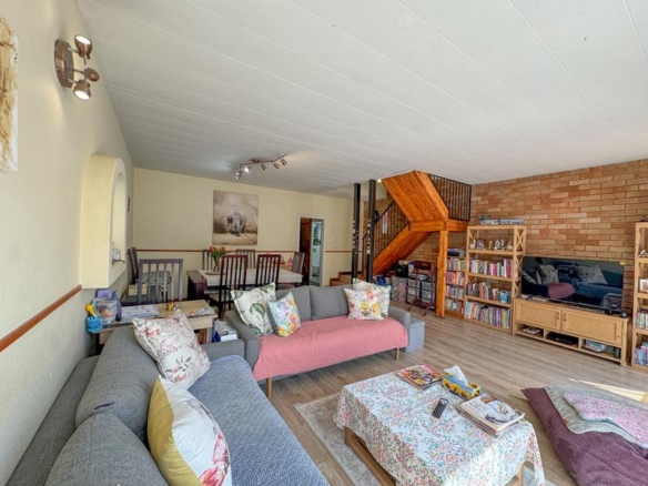 3 Bedroom, Corner Unit close to Eldoraigne High School