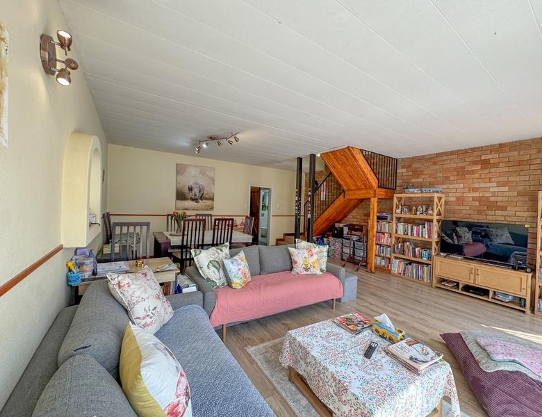 3 Bedroom, Corner Unit close to Eldoraigne High School