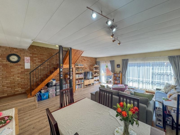 3 Bedroom, Corner Unit close to Eldoraigne High School