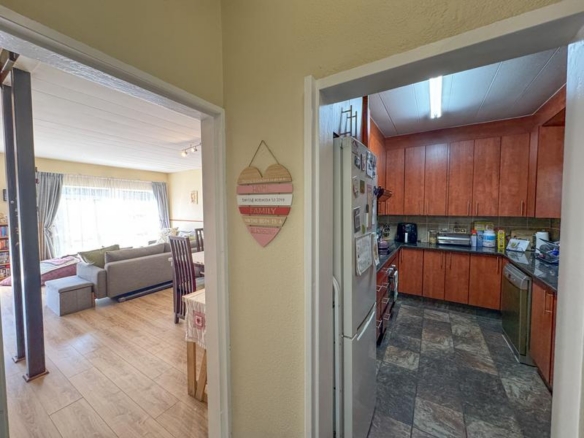 3 Bedroom, Corner Unit close to Eldoraigne High School