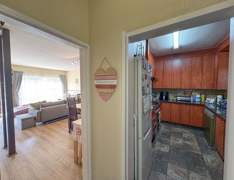 3 Bedroom, Corner Unit close to Eldoraigne High School