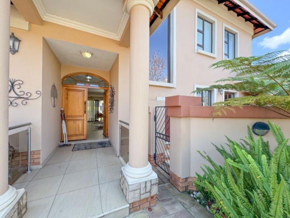 Exceptional Family Home on a Corner Stand in Midlands Estate
