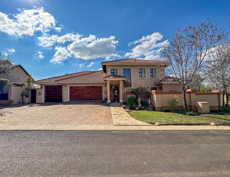 Exceptional Family Home on a Corner Stand in Midlands Estate