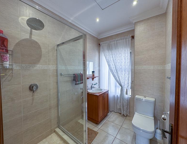 Exceptional Family Home on a Corner Stand in Midlands Estate