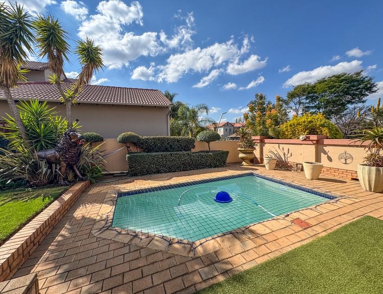 Exceptional Family Home on a Corner Stand in Midlands Estate