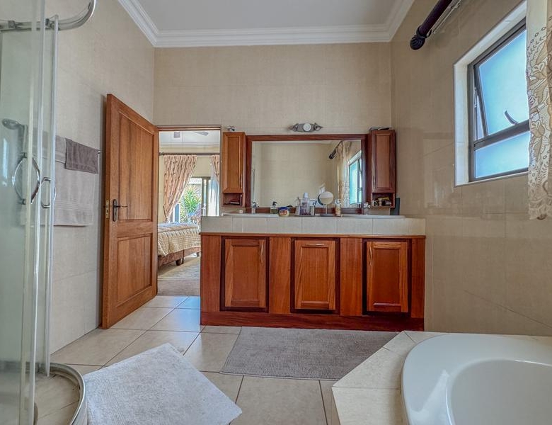 Exceptional Family Home on a Corner Stand in Midlands Estate