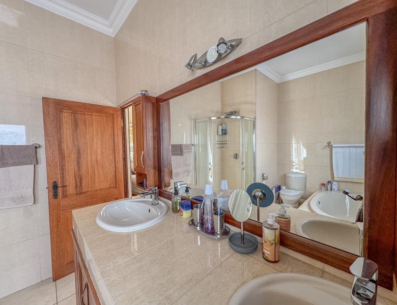 Exceptional Family Home on a Corner Stand in Midlands Estate