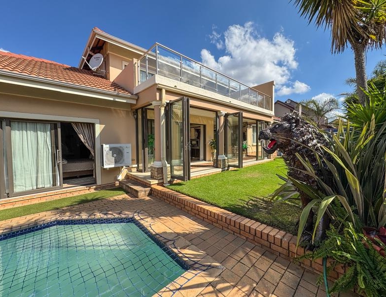 Exceptional Family Home on a Corner Stand in Midlands Estate
