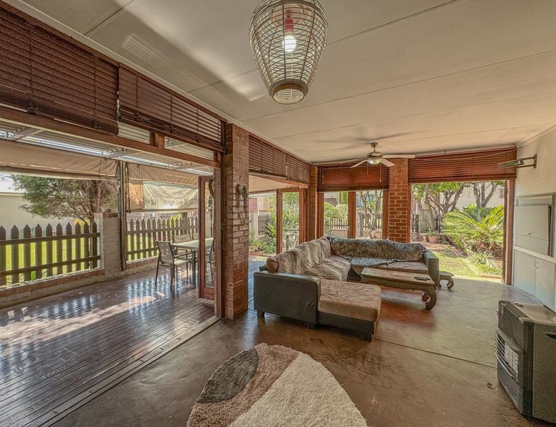 4 Bedroom, 2.5 Bathrooms, Study and double garage