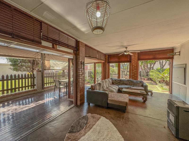 4 Bedroom, 2.5 Bathrooms, Study and double garage