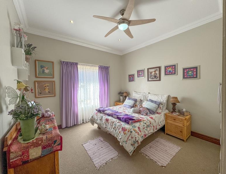 Elegant SIngle Storey 4 bedroom Home in Midstream Hill