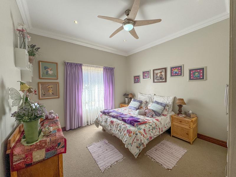 Elegant SIngle Storey 4 bedroom Home in Midstream Hill