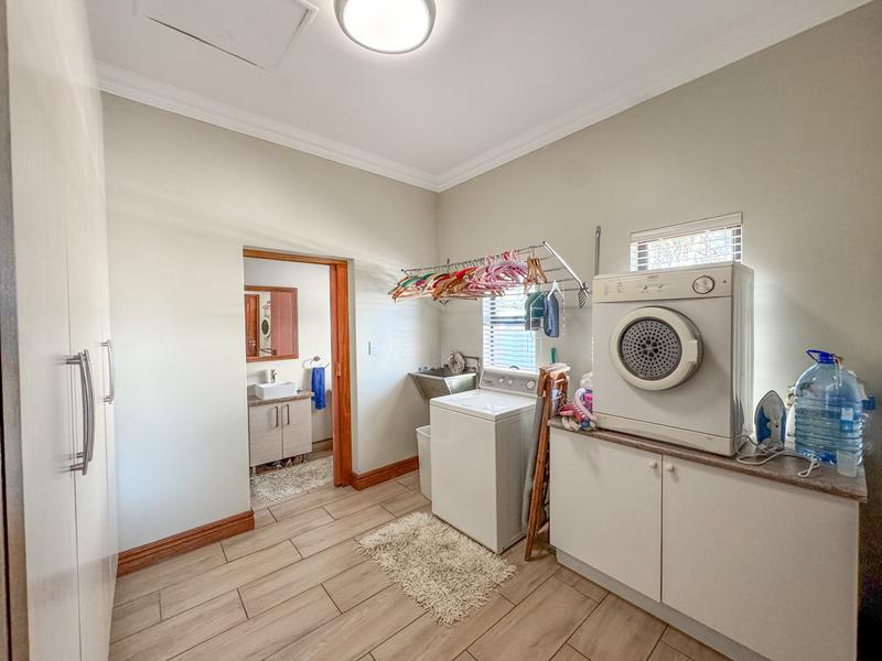 Elegant SIngle Storey 4 bedroom Home in Midstream Hill