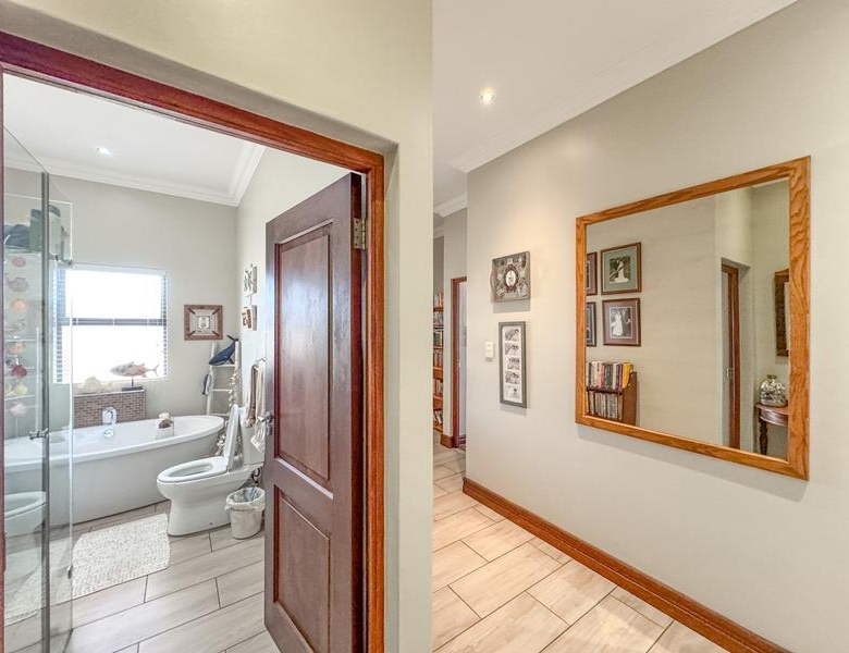 Elegant SIngle Storey 4 bedroom Home in Midstream Hill