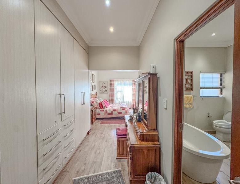 Elegant SIngle Storey 4 bedroom Home in Midstream Hill