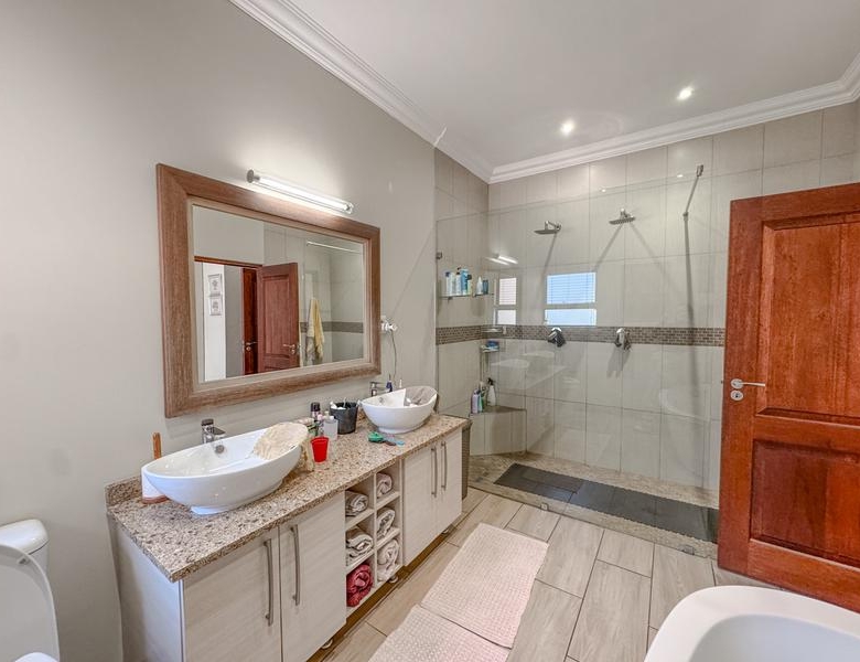 Elegant SIngle Storey 4 bedroom Home in Midstream Hill