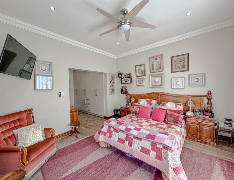 Elegant SIngle Storey 4 bedroom Home in Midstream Hill