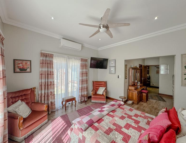 Elegant SIngle Storey 4 bedroom Home in Midstream Hill
