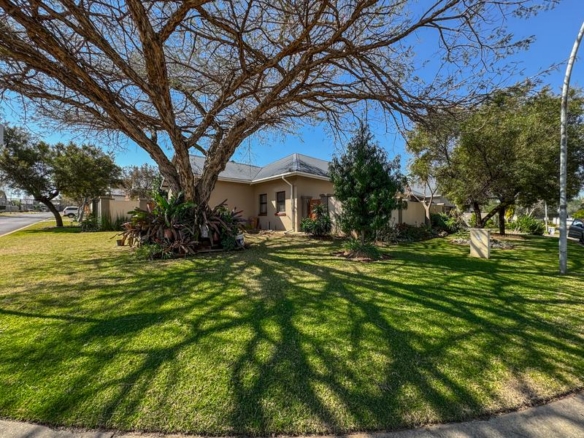 Elegant SIngle Storey 4 bedroom Home in Midstream Hill