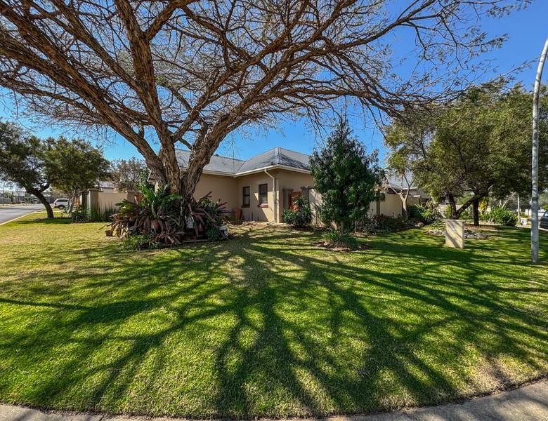 Elegant SIngle Storey 4 bedroom Home in Midstream Hill