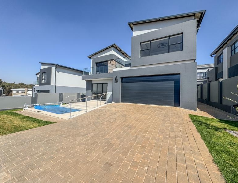 4 Bedrooms Home for Sale in Fountain Brook Estate.