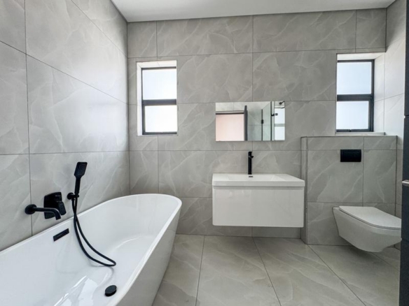4 Bedrooms Home for Sale in Fountain Brook Estate.