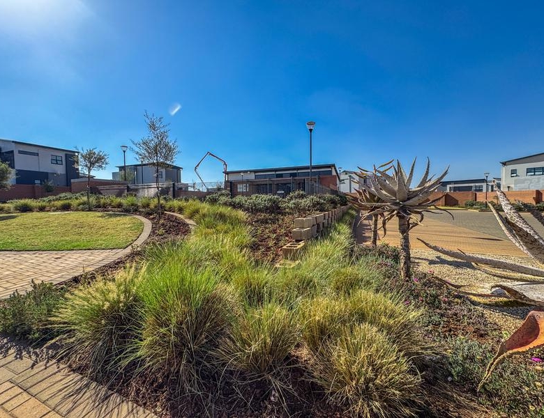 4 Bedrooms Home for Sale Fountain Brook Estate.