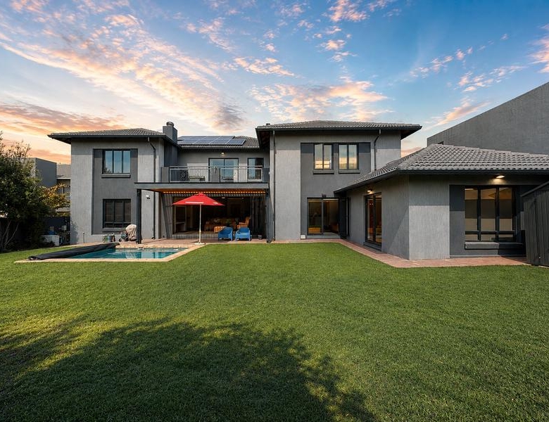 STUNNING HOME IN THE HEART OF MIDLANDS ESTATE — DON’T MISS THIS ONE!