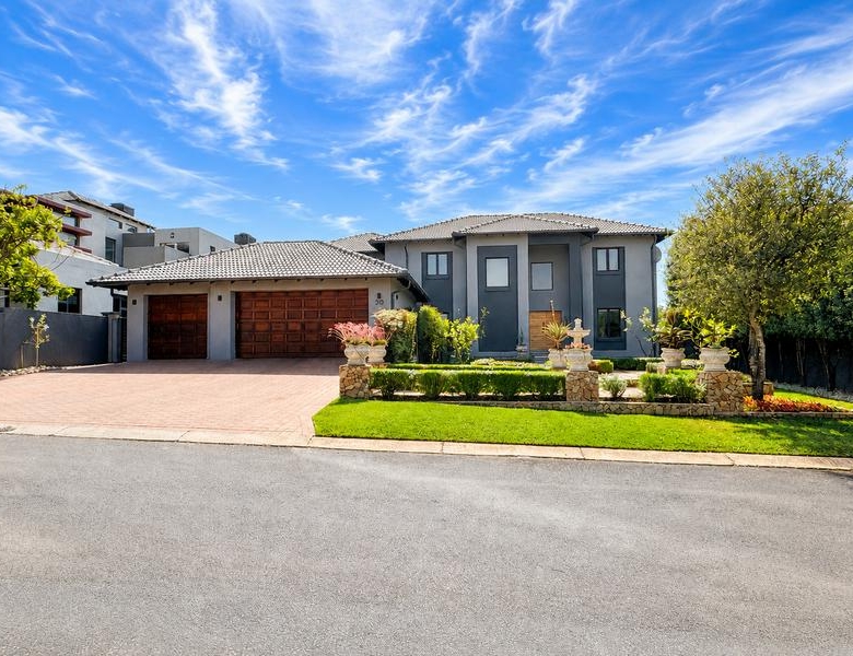 STUNNING HOME IN THE HEART OF MIDLANDS ESTATE — DON’T MISS THIS ONE!