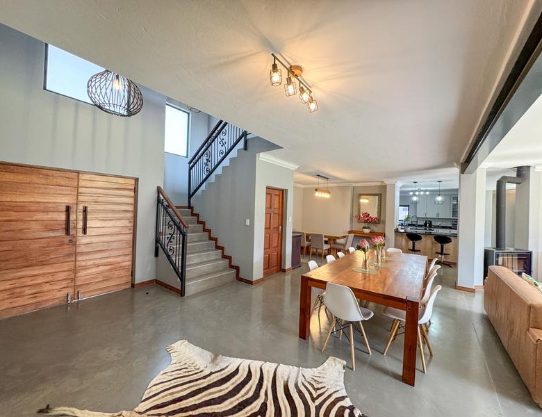 STUNNING HOME IN THE HEART OF MIDLANDS ESTATE — DON’T MISS THIS ONE!