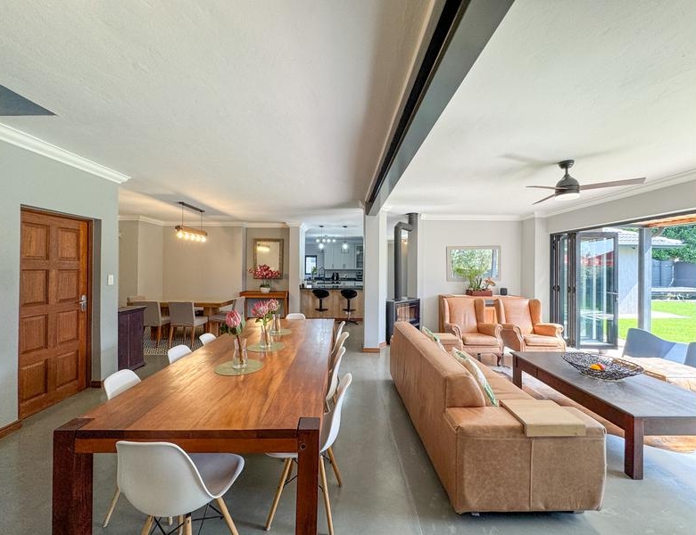 STUNNING HOME IN THE HEART OF MIDLANDS ESTATE — DON’T MISS THIS ONE!