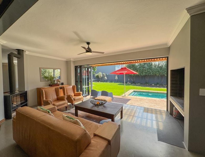 STUNNING HOME IN THE HEART OF MIDLANDS ESTATE — DON’T MISS THIS ONE!