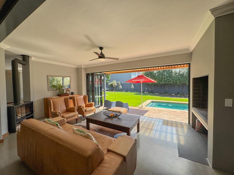 STUNNING HOME IN THE HEART OF MIDLANDS ESTATE — DON’T MISS THIS ONE!