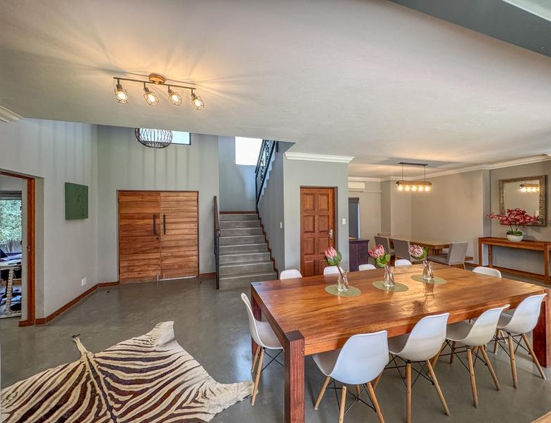 STUNNING HOME IN THE HEART OF MIDLANDS ESTATE — DON’T MISS THIS ONE!
