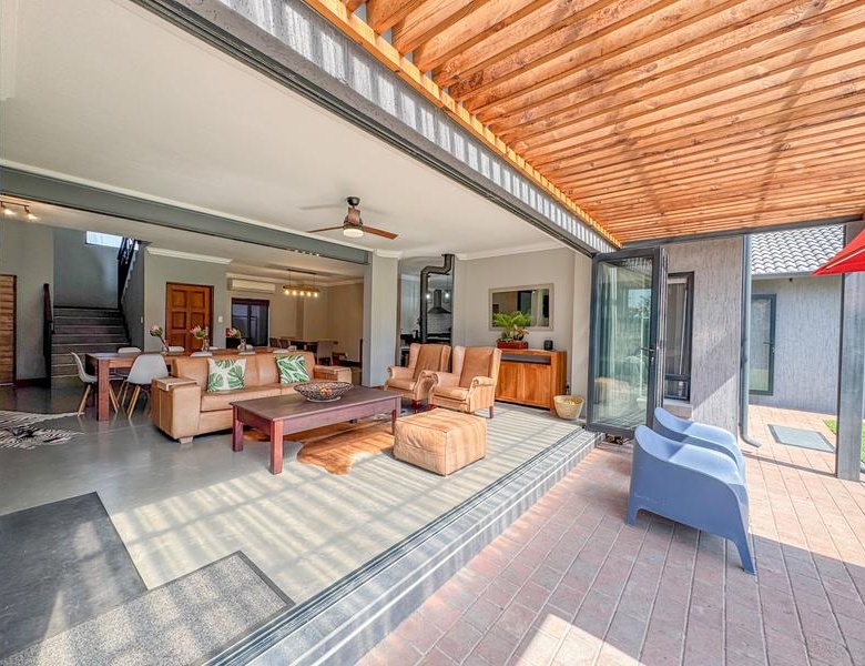 STUNNING HOME IN THE HEART OF MIDLANDS ESTATE — DON’T MISS THIS ONE!