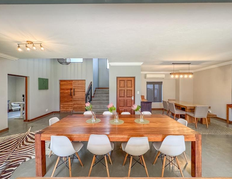 STUNNING HOME IN THE HEART OF MIDLANDS ESTATE — DON’T MISS THIS ONE!