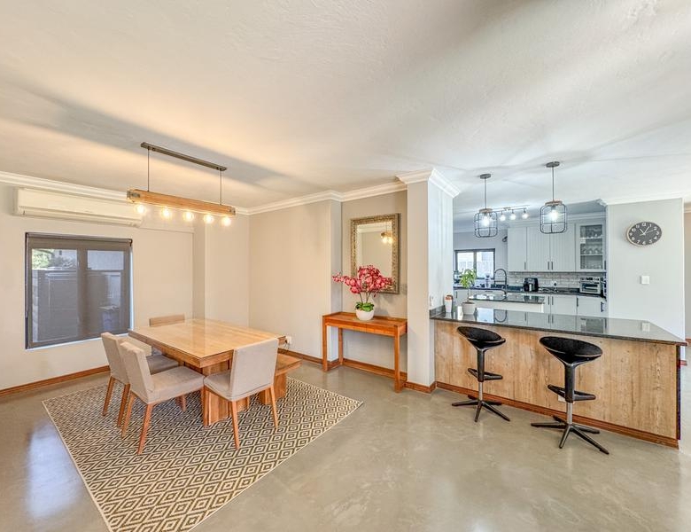STUNNING HOME IN THE HEART OF MIDLANDS ESTATE — DON’T MISS THIS ONE!