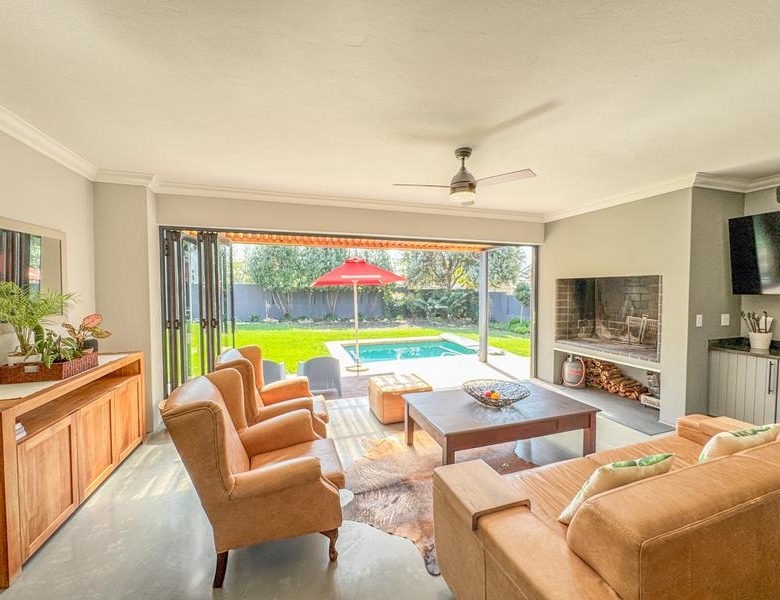 STUNNING HOME IN THE HEART OF MIDLANDS ESTATE — DON’T MISS THIS ONE!