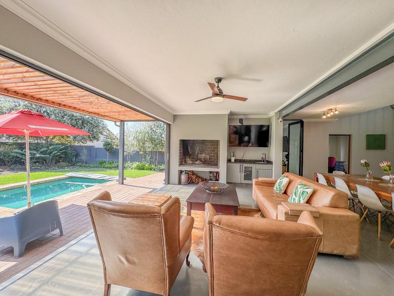 STUNNING HOME IN THE HEART OF MIDLANDS ESTATE — DON’T MISS THIS ONE!