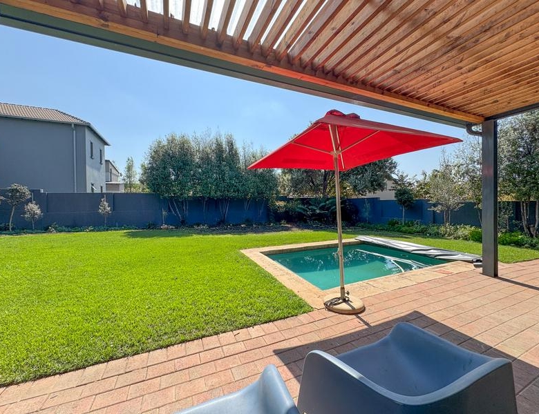 STUNNING HOME IN THE HEART OF MIDLANDS ESTATE — DON’T MISS THIS ONE!