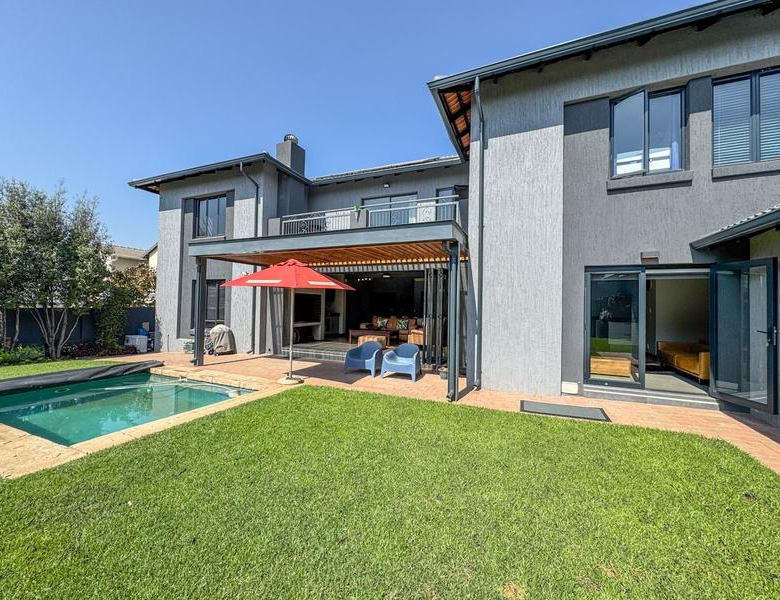 STUNNING HOME IN THE HEART OF MIDLANDS ESTATE — DON’T MISS THIS ONE!