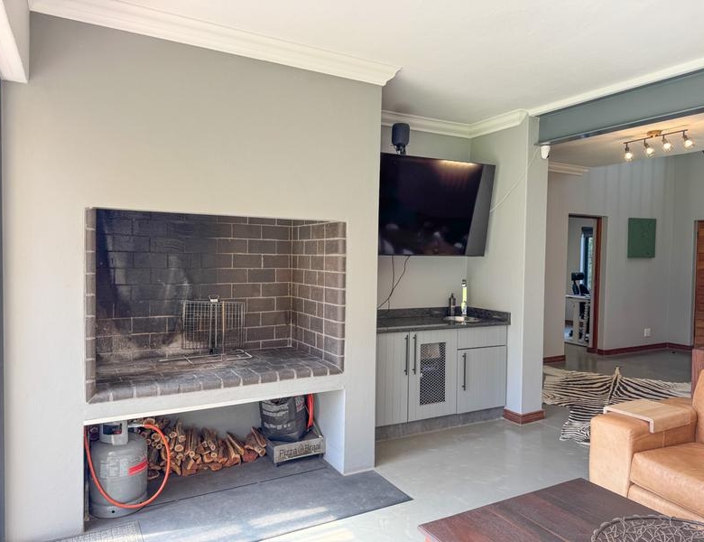 STUNNING HOME IN THE HEART OF MIDLANDS ESTATE — DON’T MISS THIS ONE!