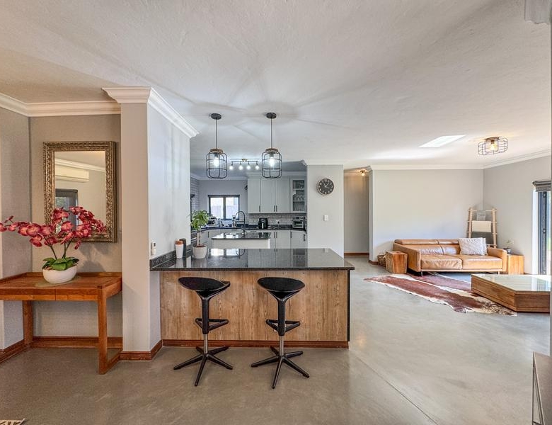 STUNNING HOME IN THE HEART OF MIDLANDS ESTATE — DON’T MISS THIS ONE!